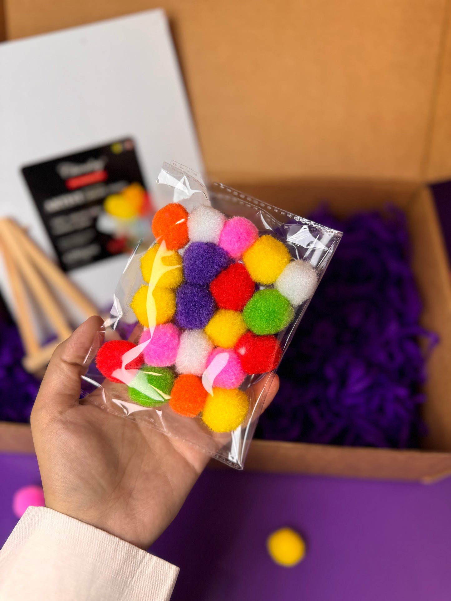 صندوق قص ولصّق للأعمال اليدوية