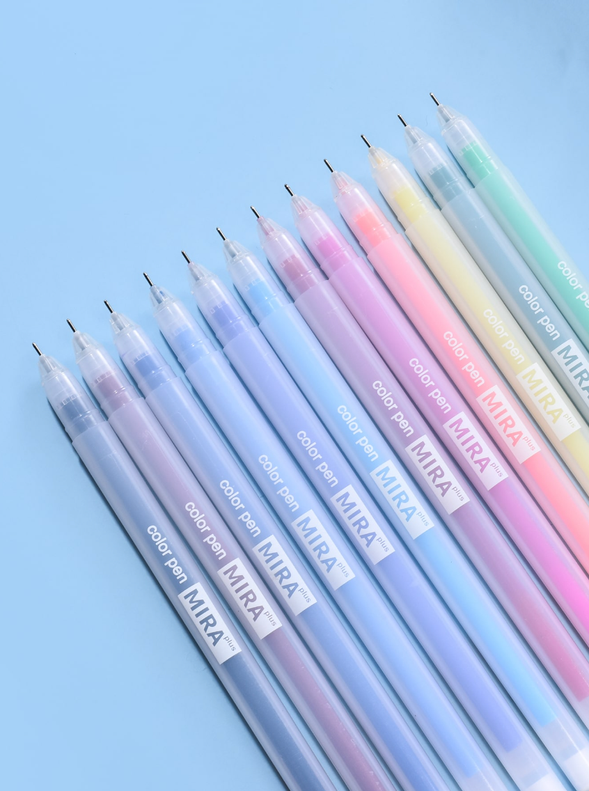 أقلام حبر ملونة