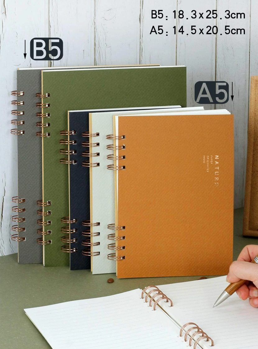 دفتر بغلاف أسود