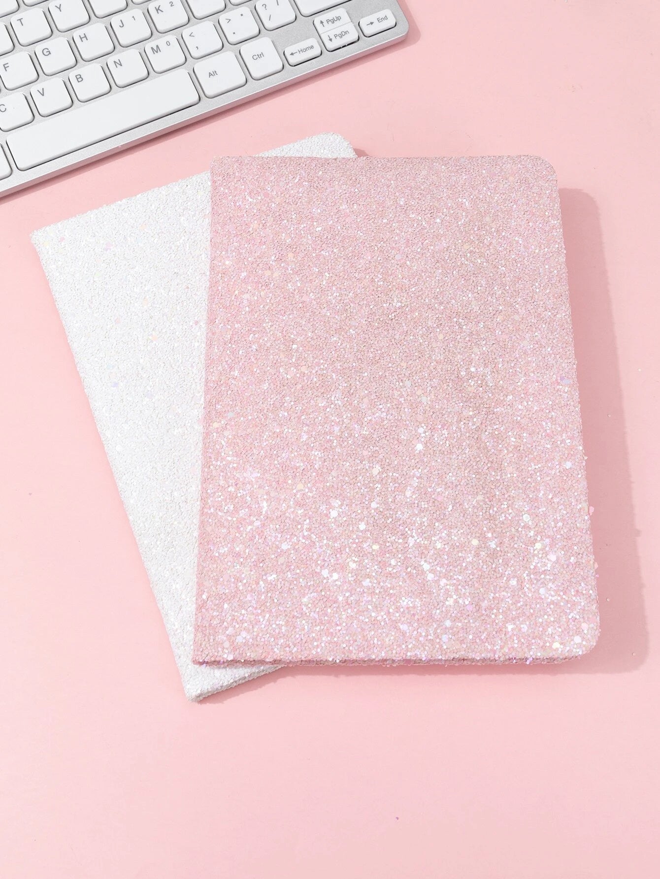 دفتر بغلاف لامع